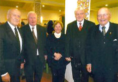 Staatssekretär a.D. Gerd Naulin (links) und Professor Dr. Dieter Großklaus (rechts) mit den Gästen: Dr. Lipping aus Tallinn (2. von rechts) und Prof. Dr. med. Dziutars Mozgis aus Riga (2. von links)